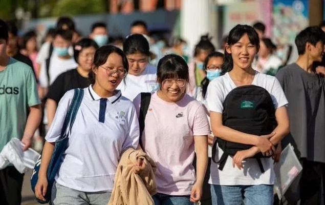 单亲妈妈背后的笑容与泪水，女儿高考630分的励志故事