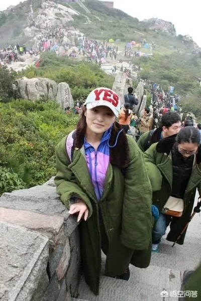 两女子三万邀二十四位陪伴登顶泰山，独特旅行体验