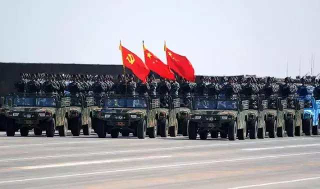 阅兵当天广场盛况空前，可容纳超5万人观礼的国家庆典