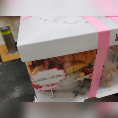3.9元蛋糕退款风波引发争议，消费者遭商家辱骂