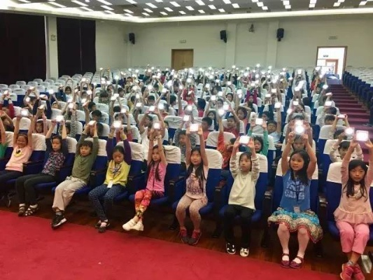 以爱为灯，照亮未来——回望2009年〈开学第一课〉