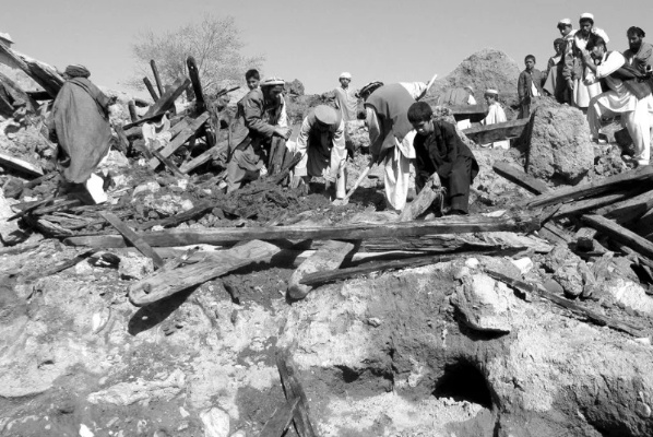 阿富汗东北部地震致812人死亡，灾难考验与重建之路的挑战