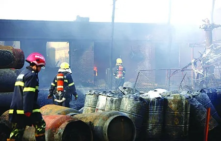 烈火之鉴，石家庄炼油厂爆炸背后的工业安全治理之问