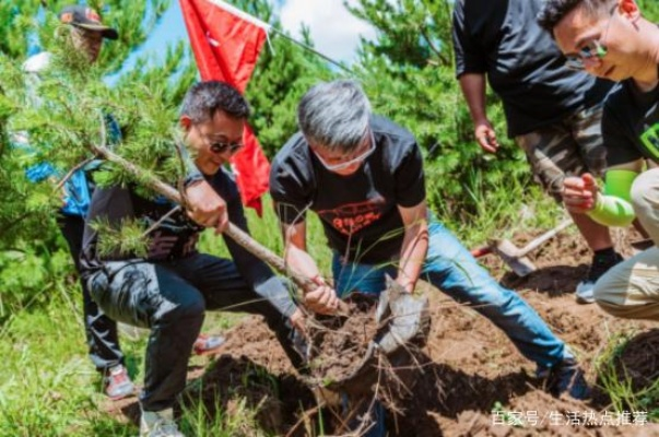 绿色梦想引领家乡植树热潮，吃沙小伙与四万群众共筑绿色长城之梦