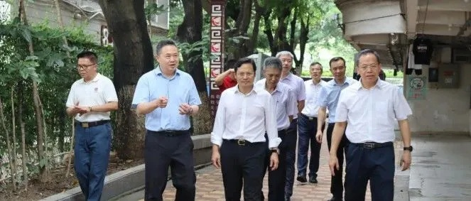黄智权，为地方发展贡献力量的杰出领导