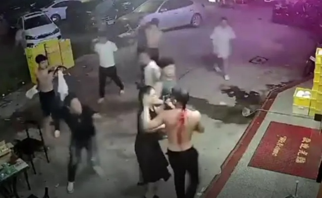 广州女生打架事件，背后故事引发的深度思考