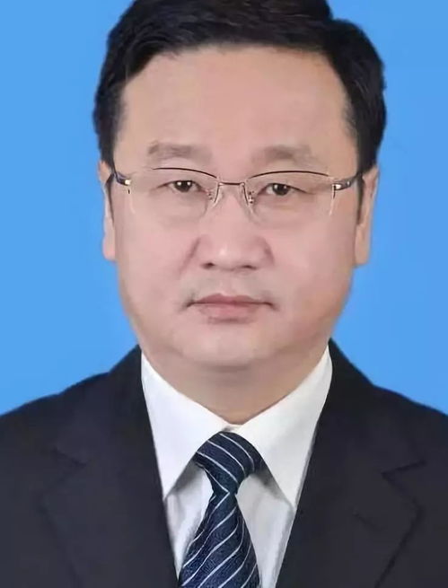 雨中宜昌市委书记为企业家打伞，尽显温暖与关怀