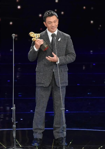 阅兵场上的灵感火花，郭帆导演阅兵现场改编剧本故事。