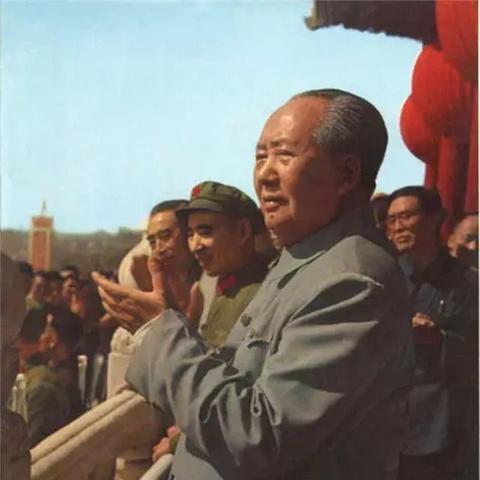 壮丽赞歌，受阅部队跑步登车画面的心灵震撼时刻