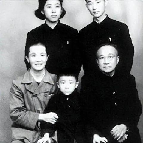 关于村干部找陪唱女事件的深刻反思与全面警示
