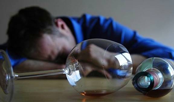酒精退烧险酿悲剧，一位母亲的泣血反思与科学警示