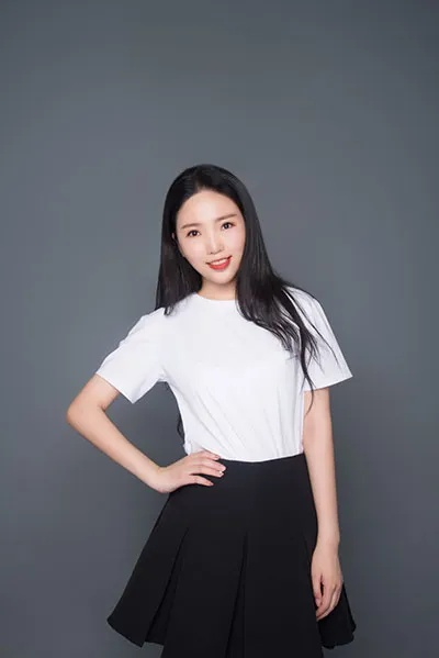 从校园到豪宅销冠，女大学生的惊人华丽转身