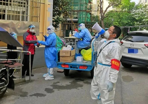 核酸检测忘带钥匙，云梯相助暖人心