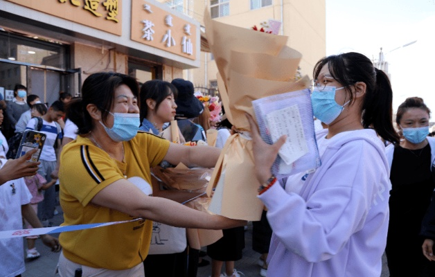 高考查分时刻，内蒙古高考生的尖叫与梦想绽放