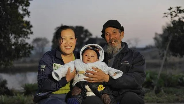 7旬爷爷老来得子，爱与责任的传奇故事