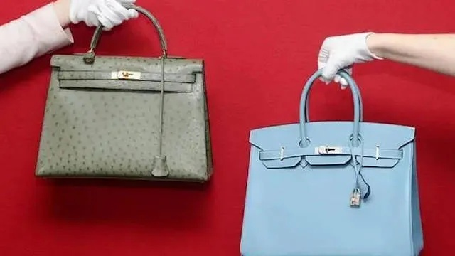 冲动之下女子怒划16万爱马仕包，代价与深思