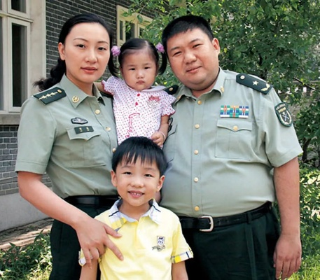 毛新宇一家参加九三阅兵荣耀瞬间