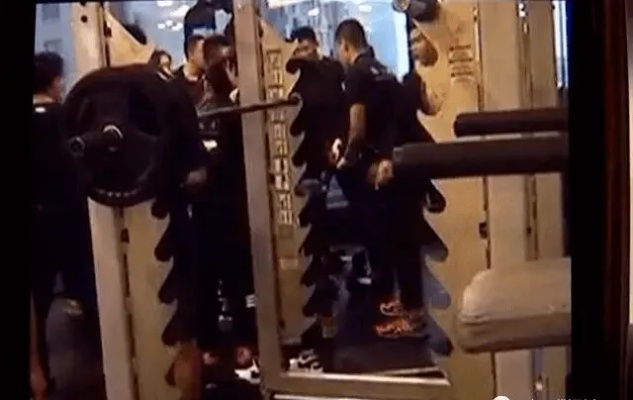 厦门健身房教练遭两女当众掌掴事件曝光