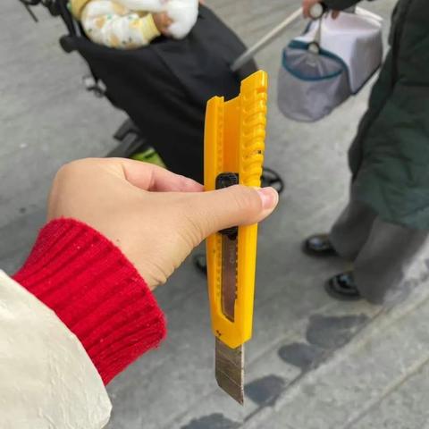 女子高空抛物扔刀行为遭法律严惩