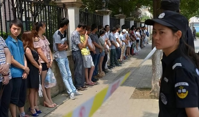 女大学生陷传销危机，父亲冒险深入窝点展开营救行动