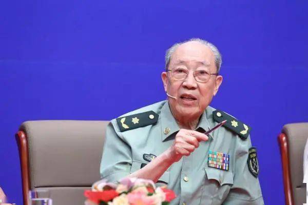 杨祐宁父亲癌症挑战家庭，爱与希望的力量闪耀其间