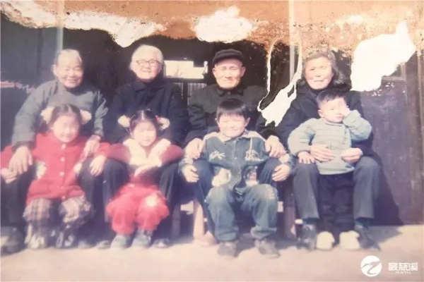 十七年等待，姜甲儒一家终圆全家福之约