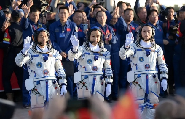 神七飞天，中国航天的伟大壮举