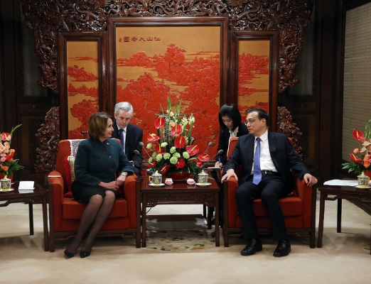 王毅会见美国国会众议员代表团，推动深化理解与合作的进程。