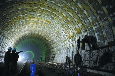 探秘京广路隧道，城市地下交通动脉与挑战并存