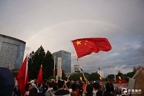 旧金山庆祝中国国庆，五星红旗冉冉升起