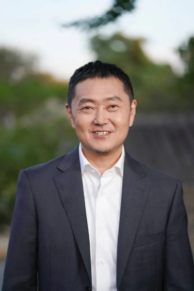 左晖逝世后，其万亿商业帝国未来何去何从？
