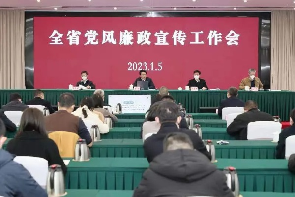 以加强干部作风建设为关键，全力提升党和政府形象