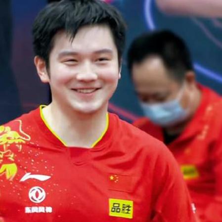 孙颖莎以4比2战胜陈幸同，成功晋级决赛，将争夺最终冠军！