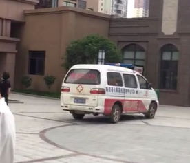 重庆小车意外坠落小区事件引发关注