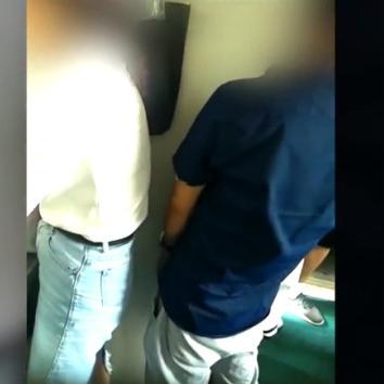 列车惊现猥亵事件，男子猥亵女童遭刑拘