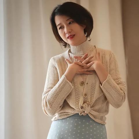 女孩独自在外遭遇家庭巨变变故