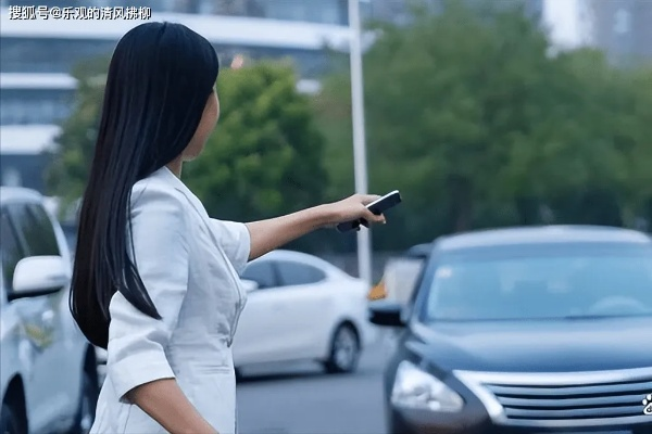 女网红重庆至内蒙古行程引质疑，网约车背后的真相揭秘