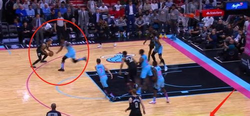 NBA中国赛，姚明与成龙罕见同台，身高差萌爆全场！