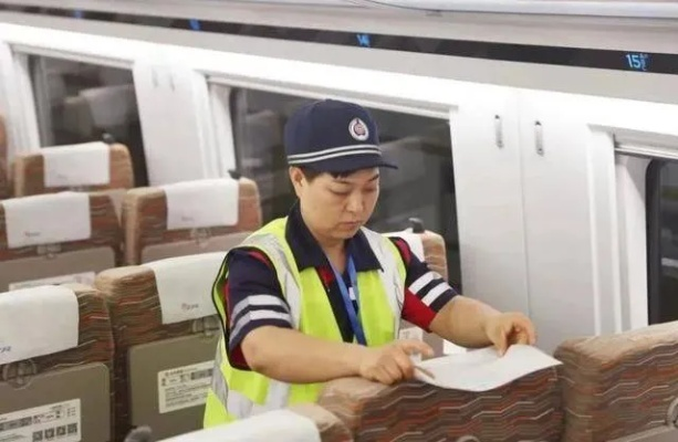 高铁乘客自备椅凳现象引热议，铁路部门的回应与探讨