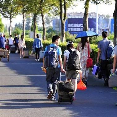 多地高校推迟开学，影响与面临的挑战