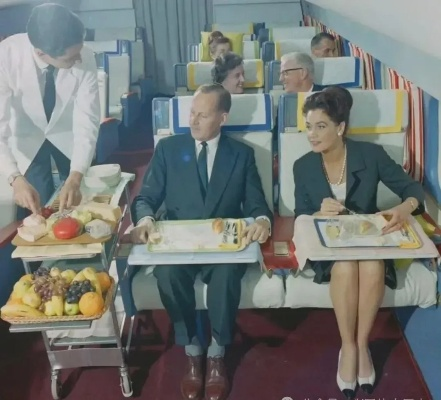1984年的法国空乘，优雅与专业的传奇之旅