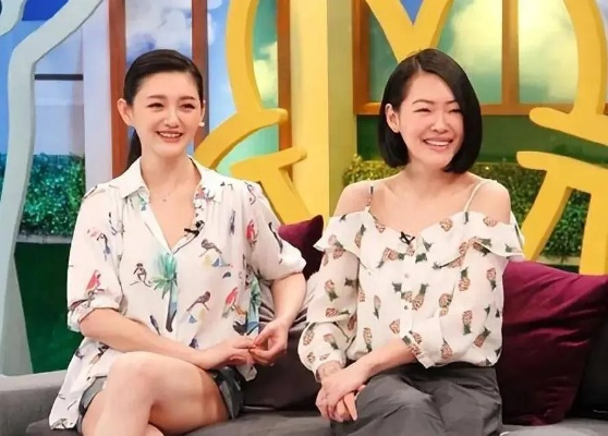 小S复工亮相金钟奖，舞台闪耀，献歌大S展现姐妹情深