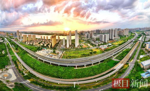 地铁蓝衣，城市里别样的靓丽风景线