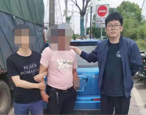 男子偷窃30万藏备胎里被批捕，贪婪的代价与失策的悲剧